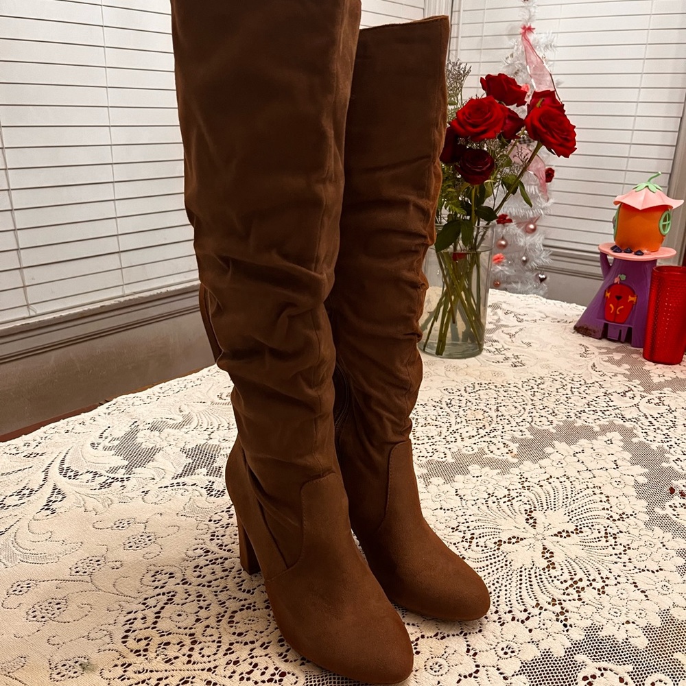 QUICK SALE - Faux suede boots